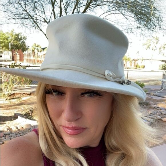 Vintage Saks Fifth Avenue Felt Hat Beige main image 10